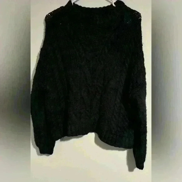 aerie Sweaters - Women’s Ariel size S black sweater EUC
